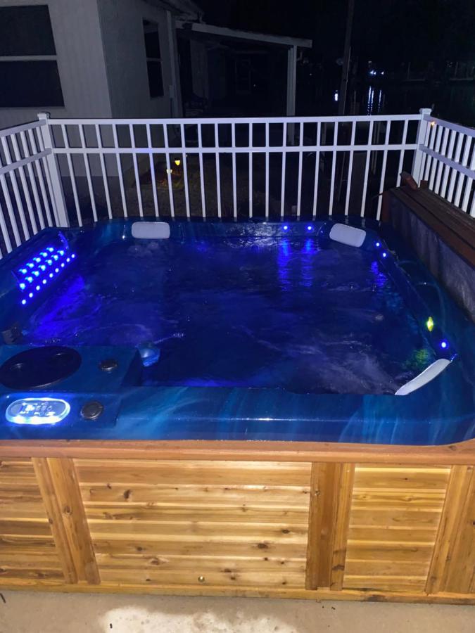 Вилла Hot Tub And Dock Gilligan'S On The Island Matlacha Экстерьер фото